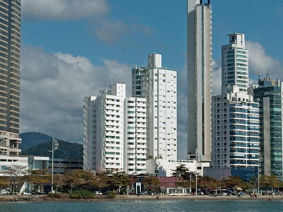 3 Suites Linda Vista Da Orla De Bc A 50M Da Praia - Somente Familiares Balneário Camboriú Esterno foto