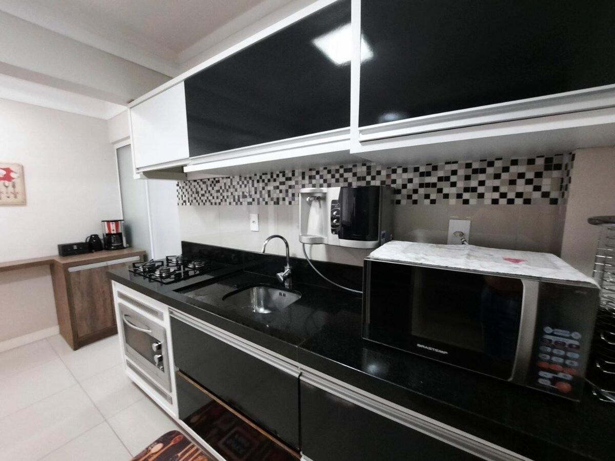 3 Suites Linda Vista Da Orla De Bc A 50M Da Praia - Somente Familiares Balneário Camboriú Esterno foto