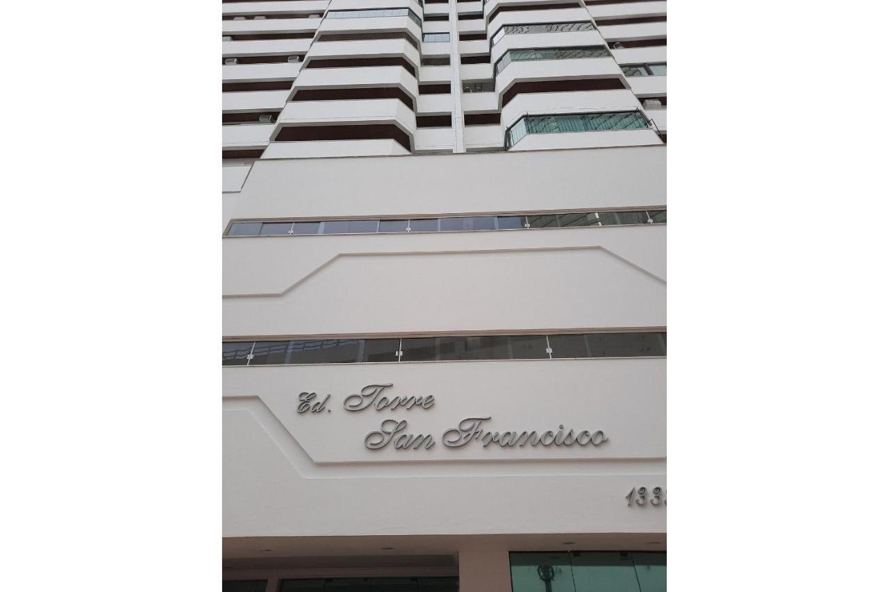 3 Suites Linda Vista Da Orla De Bc A 50M Da Praia - Somente Familiares Balneário Camboriú Esterno foto