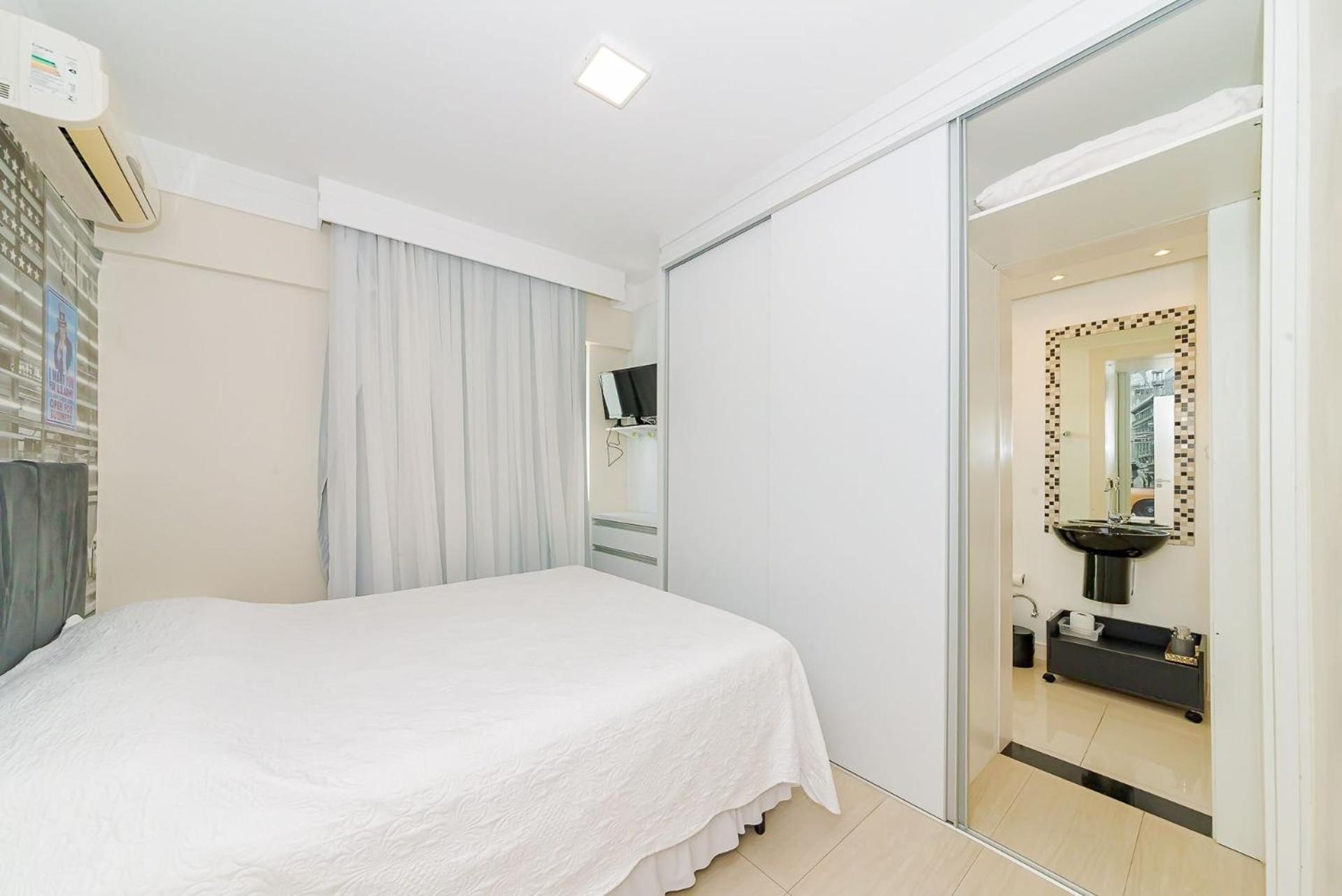 3 Suites Linda Vista Da Orla De Bc A 50M Da Praia - Somente Familiares Balneário Camboriú Esterno foto