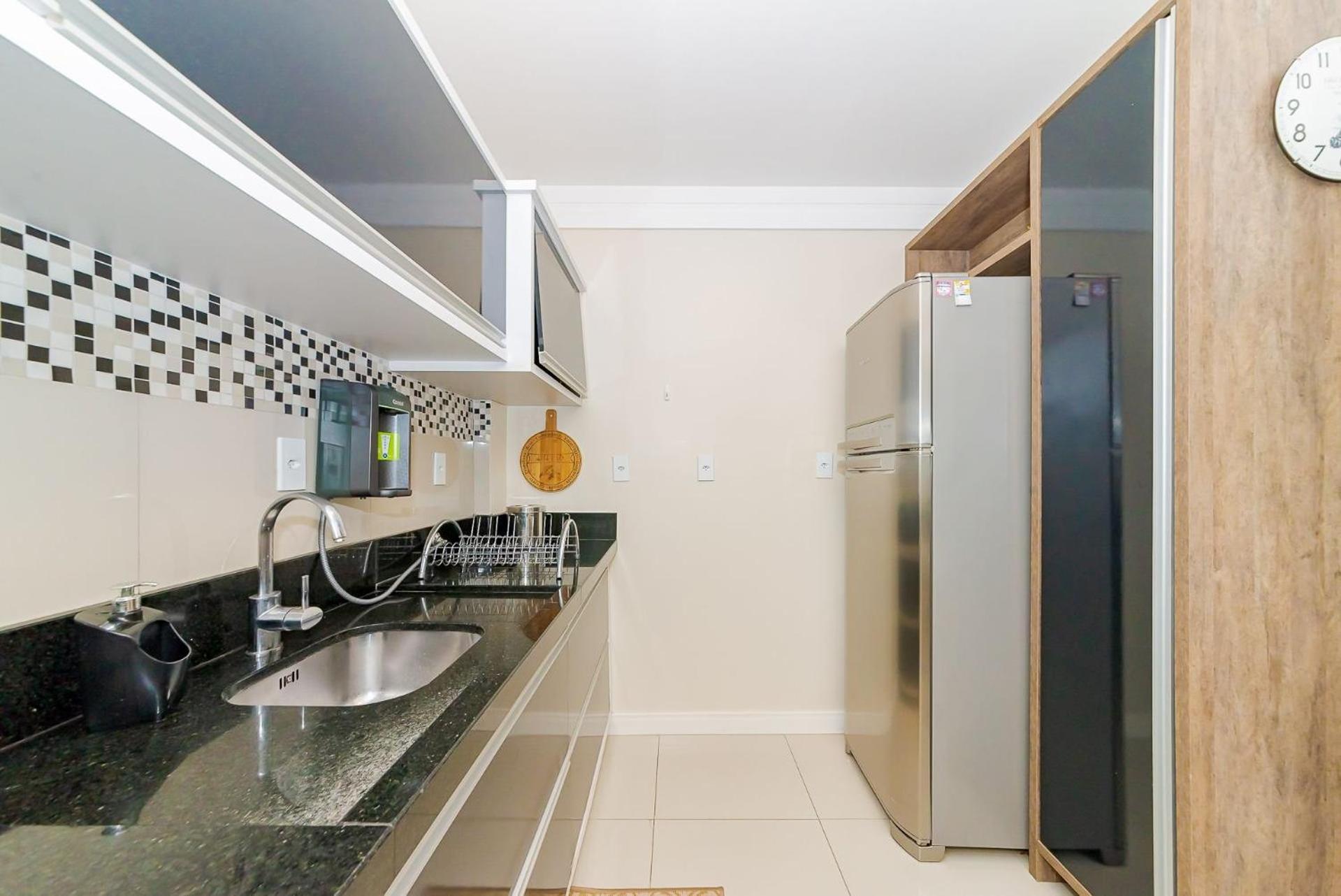 3 Suites Linda Vista Da Orla De Bc A 50M Da Praia - Somente Familiares Balneário Camboriú Esterno foto